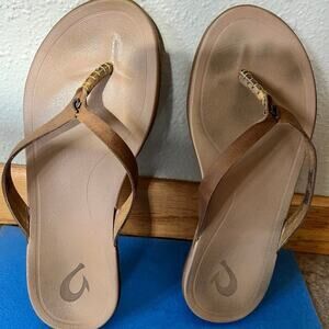 OLUKAI women’s sandals, size 6, leather